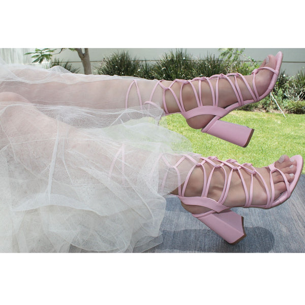 SANDALIA ROSA PASTEL DE TACÓN GRUESO CON TIRAS (MOD 7320)