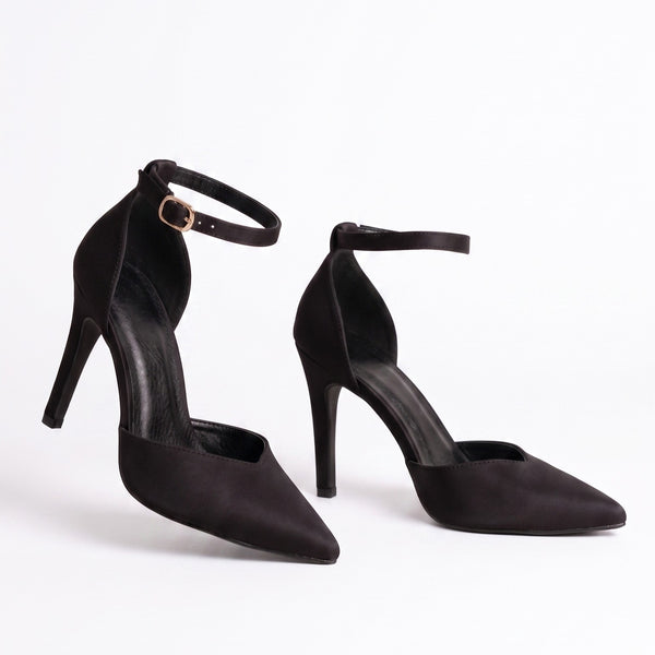 ZAPATILLA PUNTAL NEGRA DE TACÓN DELGADO (MOD 4032)
