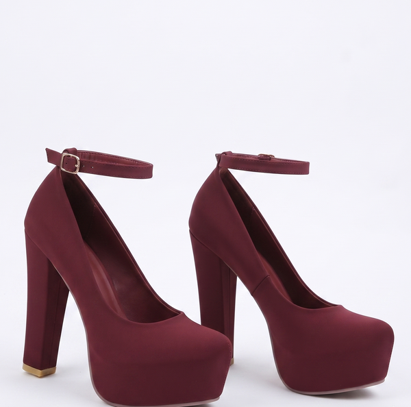 ZAPATILLA VINO CON PLATAFORMA Y TACÓN GRUESO (MOD 700)