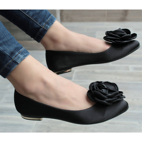 BALLERINA NEGRA CON FLOR (MOD 01)