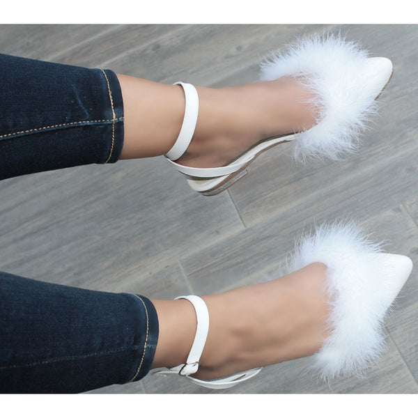 BALLERINA BLANCA CON PULSERA Y PLUMAS (MOD ISELA)