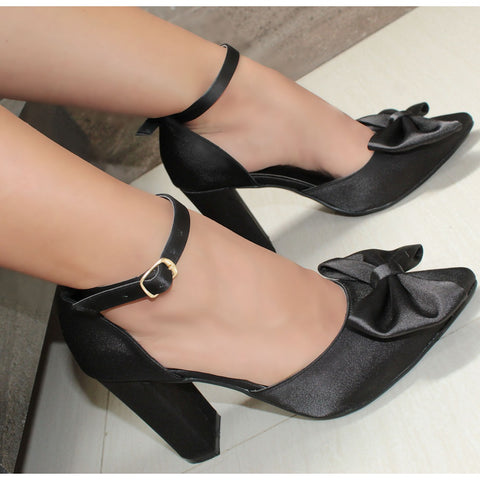 ZAPATILLA PUNTAL NEGRA DE TACON GRUESO CON MOÑO (MOD 4009)