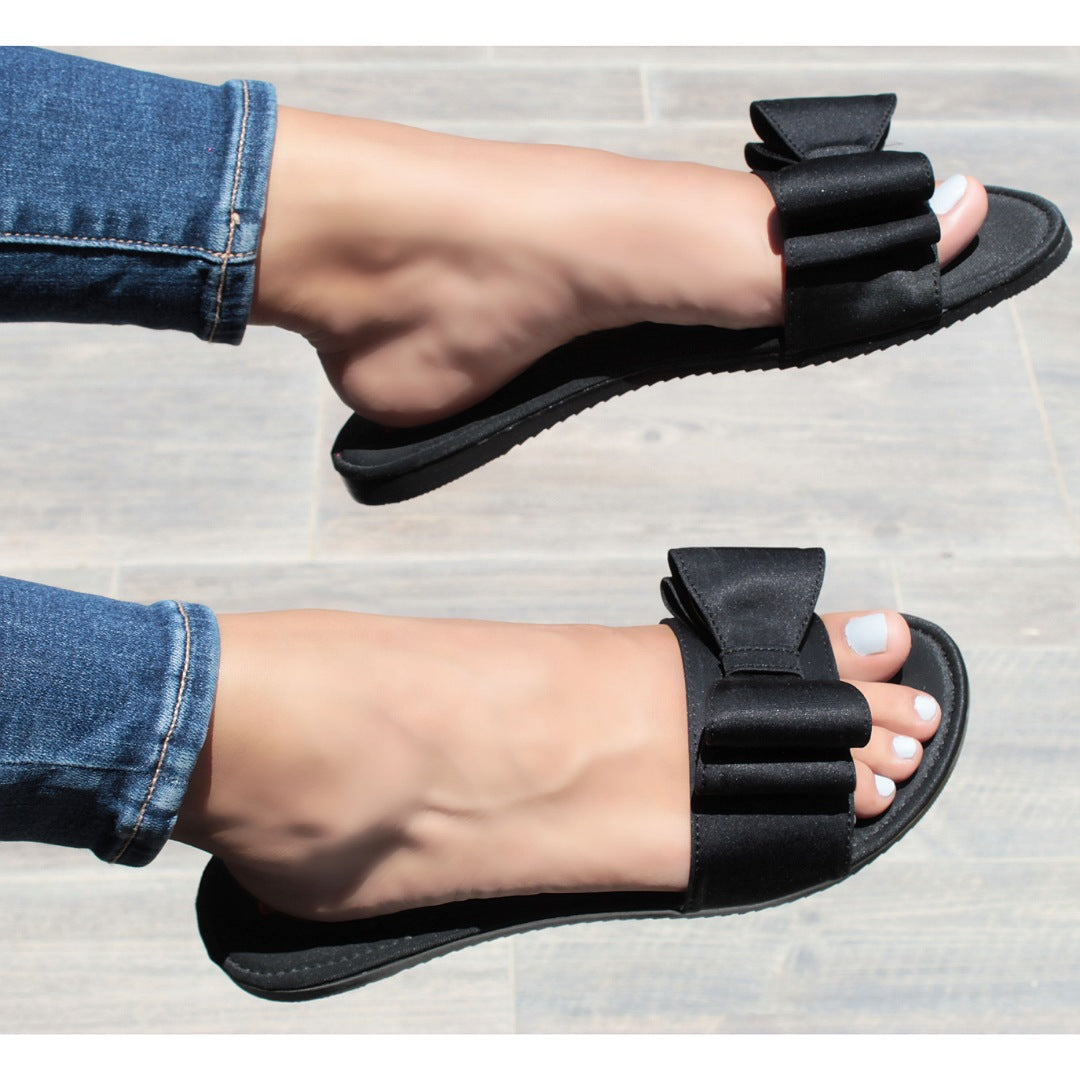 SANDALIA PLANA NEGRA CON MOÑO (MOD M-082)