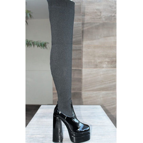 BOTA NEGRA CON TACÓN GRUESO DE TUBO ALTO CON PLATAFORMA (MOD ARI)