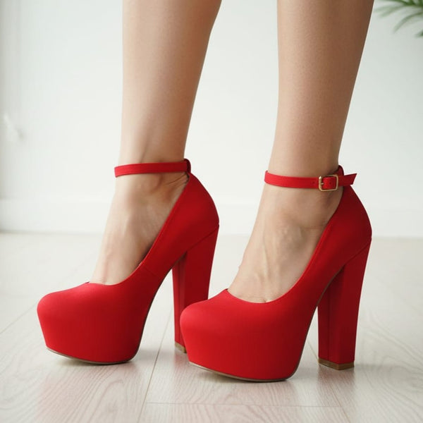 ZAPATILLA ROJA CON TACÓN GRUESO Y PLATAFORMA (MOD 700)