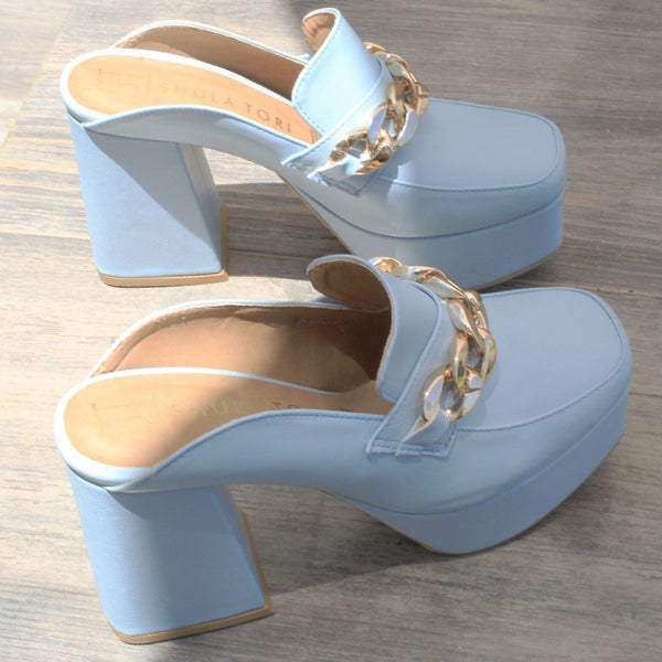 ZUECO AZUL PASTEL DE TACÓN CAMPANA CON PLATAFORMA Y CADENA (MOD 20900)
