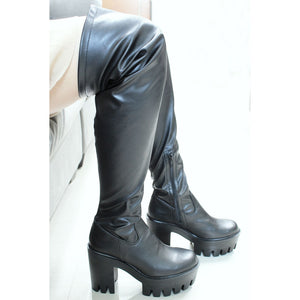 BOTA TRACK NEGRA CON TACÓN GRUESO DE TUBO ALTO CON PLATAFORMA (MOD 379)