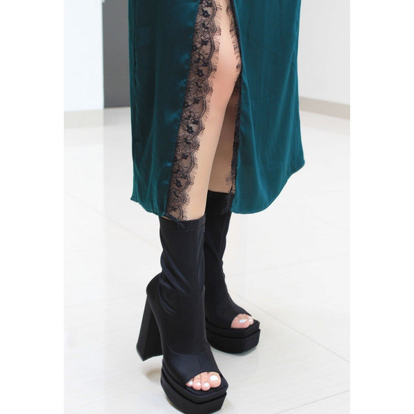 BOTÍN PEEP TOE NEGRO DE TACÓN CAMPANA CON PLATAFORMA (MOD 4010)