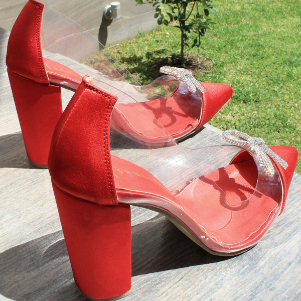 ZAPATILLA PUNTAL ROJA/TRANSPARENTE DE TACÓN DE GRUESO CON MOÑO Y PIEDRAS (MOD 1821)