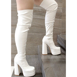 BOTA BLANCA CON TACÓN GRUESO DE TUBO ALTO CON PLATAFORMA (MOD ARI)